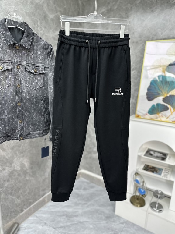 Parisienne new casual pants for fallwinter 2023! Synchronized sale on the official website. The brand's classic LOGO casual pants , customized fabric, excellent comfort, strong hand touch. Highly recognizable, perfect qu