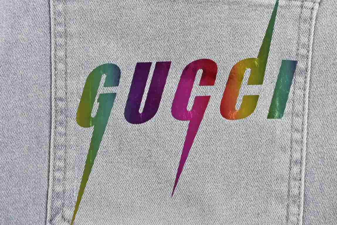 GucciGucci 23Fw Back Pocket Lightning Logo JeansThis year so far as to do the most awesome jeans, heavy wash process, hidden mystery details are very much, this time the main push of the pants whether version or on the b