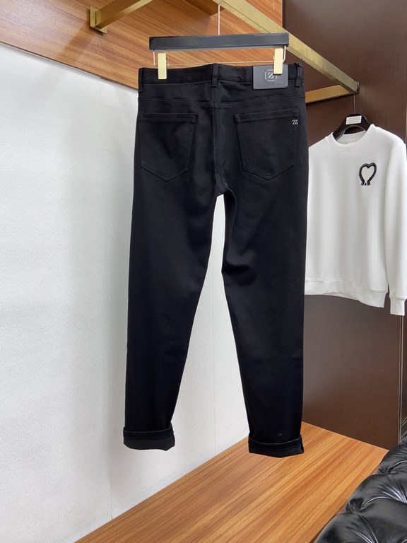 Gucci fall modelsThe new model of jeans Small Straight Counter available Physical store extreme jeans   Counter original 11 good goods for all ages. The highest version of the market imported fabrics from Europe. Comfort