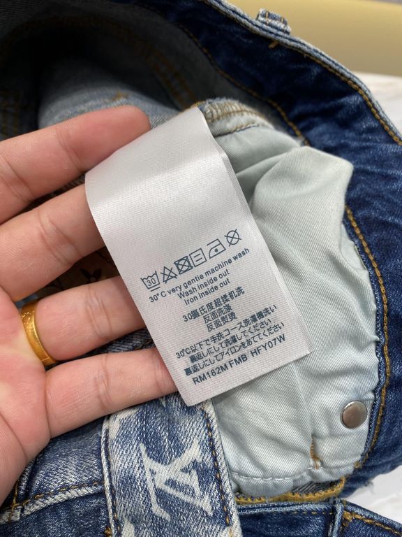 LV2023 early fall new casual jeans, high-end customized series. Imported high-density customized cotton tannin fabric comfortable and soft skin-friendly, straight and not easy to wrinkle, original hardware. In-kind shoot