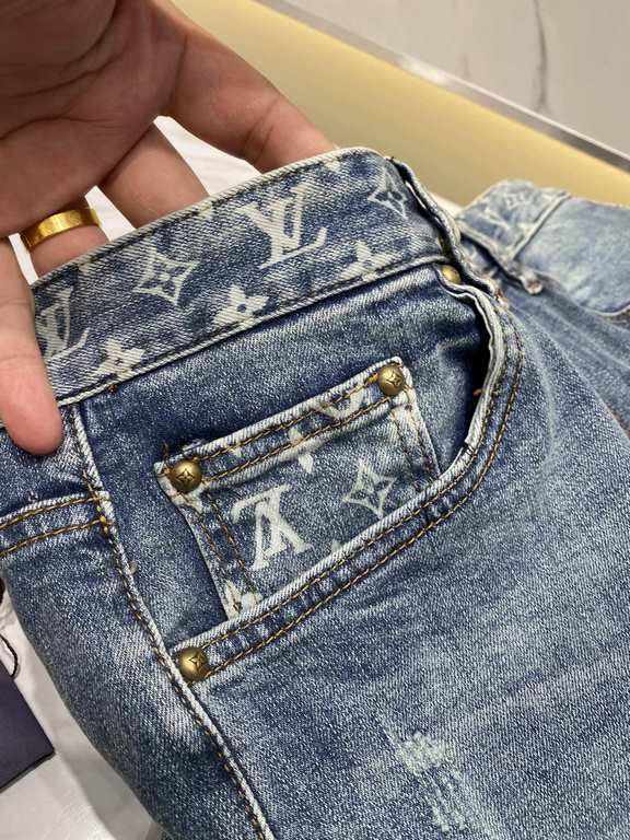 LV2023 early fall new casual jeans, high-end customized series. Imported high-density customized cotton tannin fabric comfortable and soft skin-friendly, straight and not easy to wrinkle, original hardware. In-kind shoot