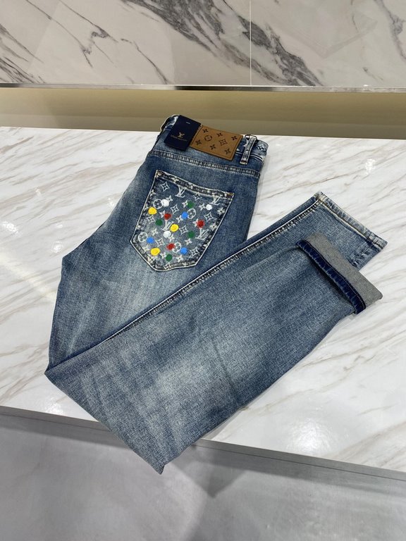 LV2023 early fall new casual jeans, high-end customized series. Imported high-density customized cotton tannin fabric comfortable and soft skin-friendly, straight and not easy to wrinkle, original hardware. In-kind shoot