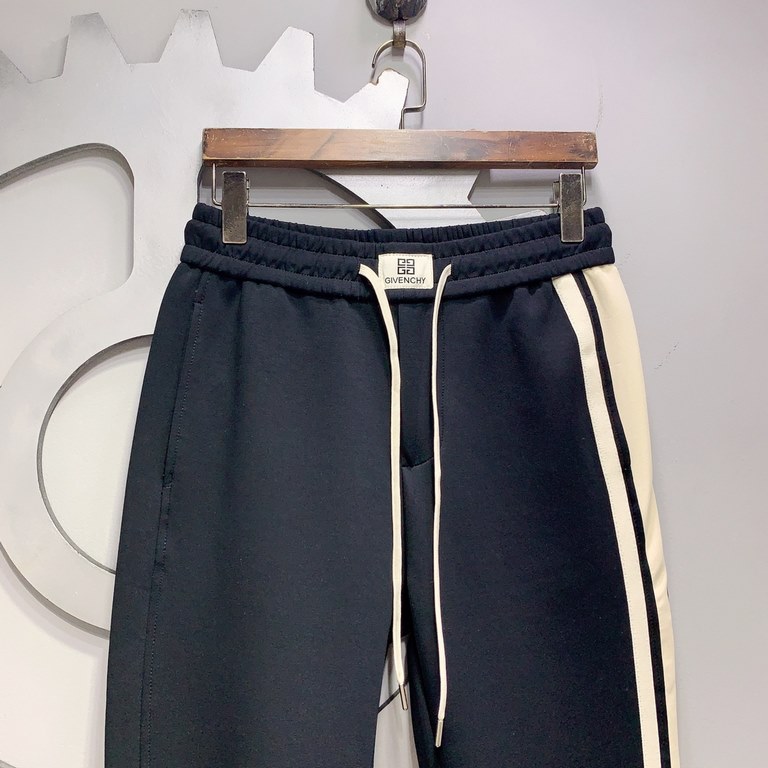 Givenchy Givenchy 2023 latest product casual pants counter with the same fabric, version of the fashionable and generous, buttocks thin, no sense of tightness, the use of imported counter fabrics on the body of the excel