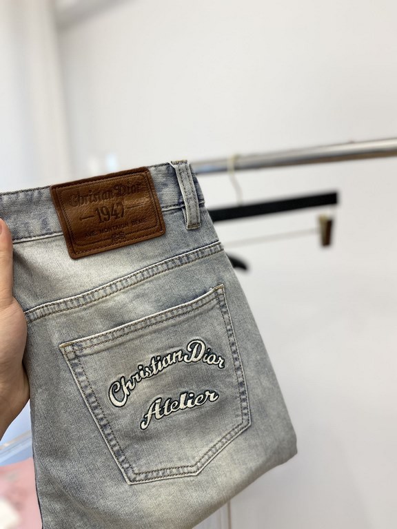 Dior, 2023 latest products, counter synchronization is available, the original single goods, washed casual jeans Imported original washed stretch fabric, comfortable and elastic, the original hardware accessories decorat