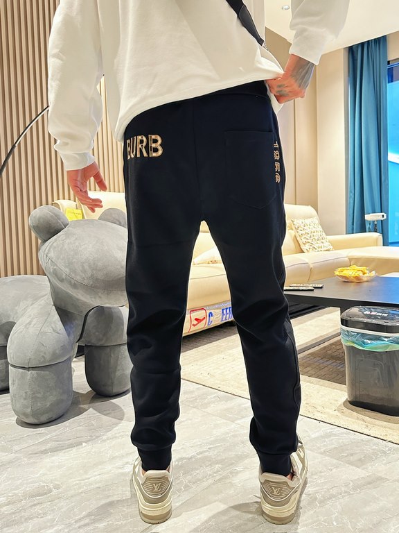 Burberry new casual pants for fallwinter 2023! Official website synchronization sale. Brand classic LOGO casual pants , custom fabric, excellent comfort, strong hand touch. Highly recognizable, perfect quality craftsmans