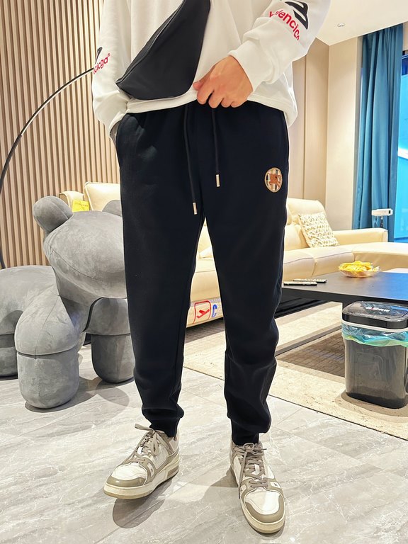 Burberry new casual pants for fallwinter 2023! Official website synchronization sale. Brand classic LOGO casual pants , custom fabric, excellent comfort, strong hand touch. Highly recognizable, perfect quality craftsmans