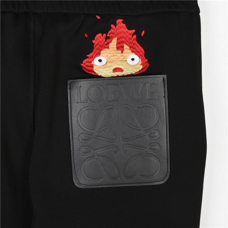 Loewe Loewe x Hal's Moving Castle Flame Embroidered Leather Pocket Embossed Padded SweatpantsCotton Calcifer Leather Patch Hal's Moving CastleLOEWE Anagram Embossed leather patch pocket Embellished with Calcifer characte