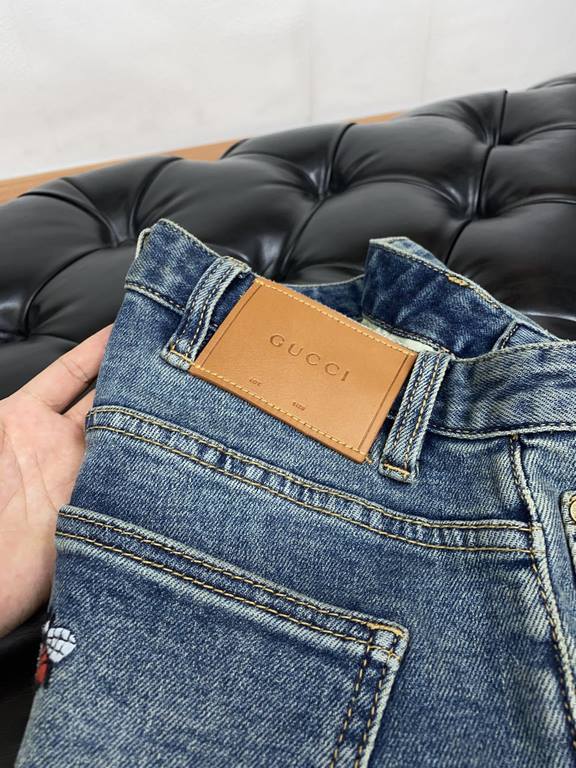 Gucci 2023 fall and winter men's jeans original factory original cloth original wash! Imported original washed stretch fabric, complex craftsmanship superimposed, any one of the washing process to stay a few seconds more