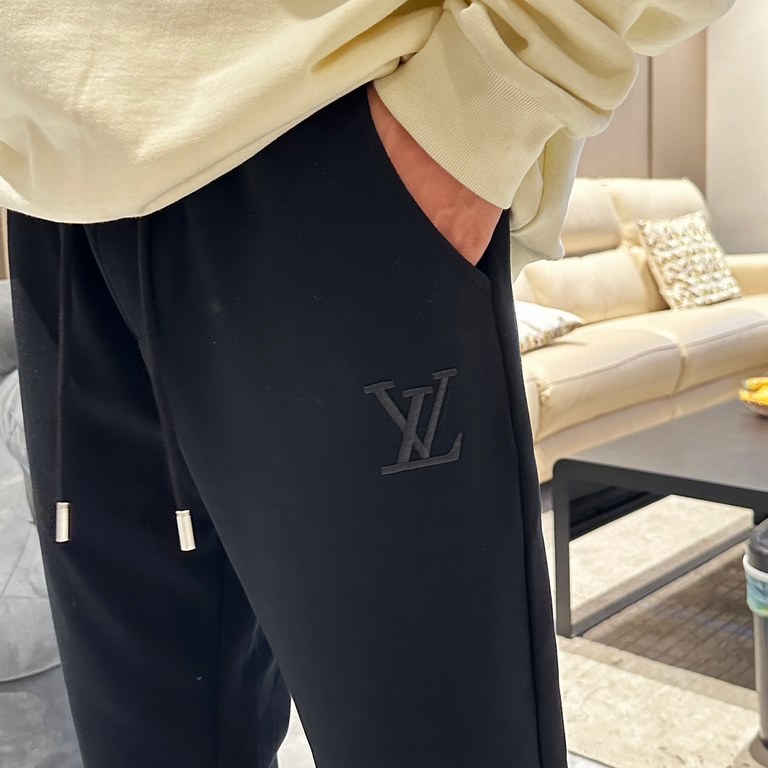 LV 2023 new casual pants for fallwinter! Official website synchronized sale. Brand classic LOGO casual pants , custom fabric, excellent comfort, strong hand touch. Highly recognizable, perfect quality craftsmanship. Size