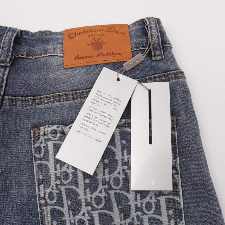 DIOR  Dior pocket embroidered LOGO jeansSo far this year to do the most awesome jeans, heavy washing process, hidden mystery details are very much, this time the main push of the pants whether version or on the body is t