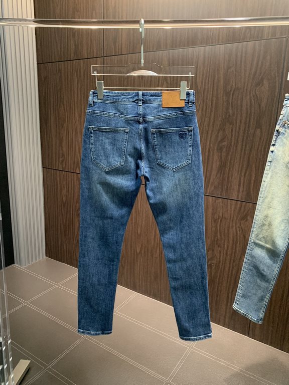 Lv Louis Vuitton Exclusive new Slim model small straight jeans, high-end version! Counter customized fabrics Breathable comfort, impeccable details, brand elements design concept, reflecting high quality. The handfeel is