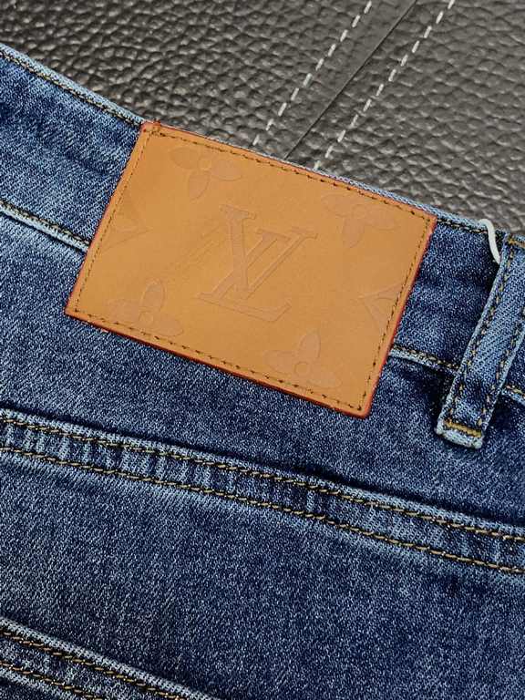 Lv Louis Vuitton Exclusive new Slim model small straight jeans, high-end version! Counter customized fabrics Breathable comfort, impeccable details, brand elements design concept, reflecting high quality. The handfeel is