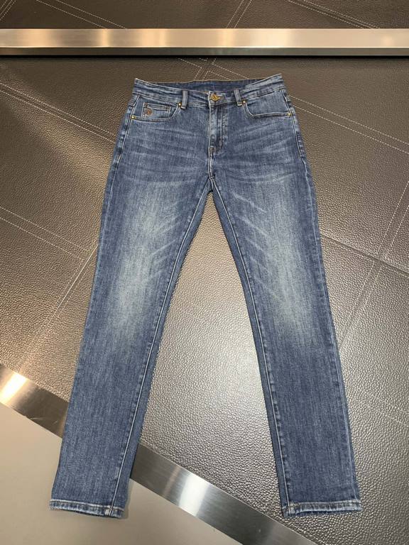 Lv Louis Vuitton Exclusive new Slim model small straight jeans, high-end version! Counter customized fabrics Breathable comfort, impeccable details, brand elements design concept, reflecting high quality. The handfeel is