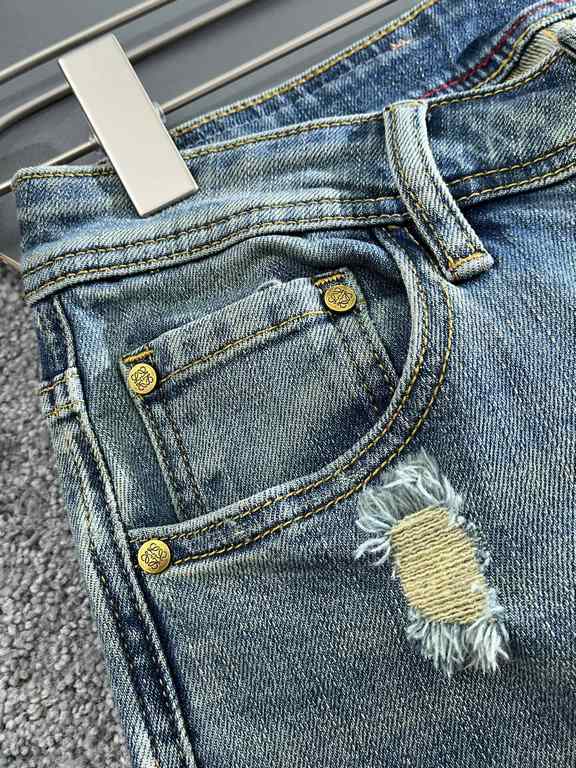 LOW family 23SS new jeans High-end quality Slim cut fabric with elasticity Good shape on the body Size 30, 31, 32, 33, 34, 36, 38.