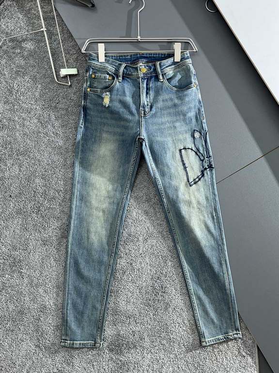 LOW family 23SS new jeans High-end quality Slim cut fabric with elasticity Good shape on the body Size 30, 31, 32, 33, 34, 36, 38.