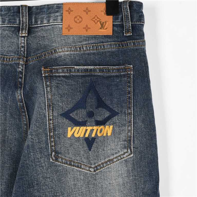 LouisVitton Embroidered jeans with four-leaf clover logo at backSo far this year to do the most awesome jeans, heavy wash process, hidden mystery details are very much, this time the main push of the pants either version