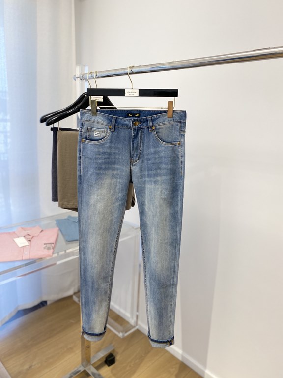 Fendi, 2023 latest products, counter synchronization is available, the original single goods, washed casual jeans Imported original washed stretch fabric, comfortable and elastic, the original hardware accessories decora