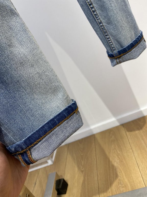 Fendi, 2023 latest products, counter synchronization is available, the original single goods, washed casual jeans Imported original washed stretch fabric, comfortable and elastic, the original hardware accessories decora