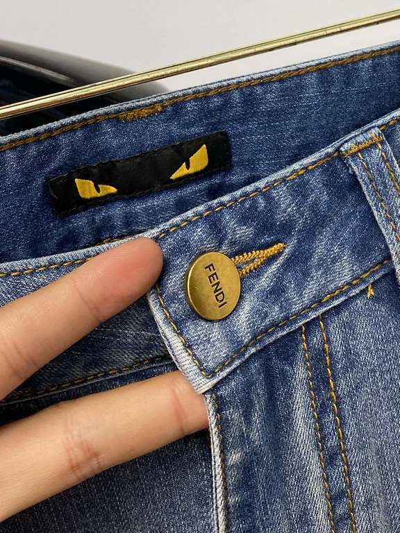 Fendi, 2023 latest products, counter synchronization is available, the original single goods, washed casual jeans Imported original washed stretch fabric, comfortable and elastic, the original hardware accessories decora