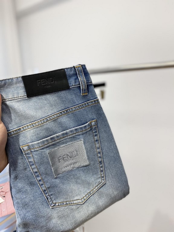 Fendi, 2023 latest products, counter synchronization is available, the original single goods, washed casual jeans Imported original washed stretch fabric, comfortable and elastic, the original hardware accessories decora