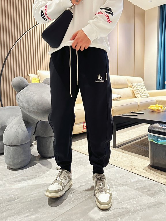 Parisienne new casual pants for fallwinter 2023! Synchronized sale on the official website. The brand's classic LOGO casual pants , customized fabric, excellent comfort, strong hand touch. Highly recognizable, perfect qu