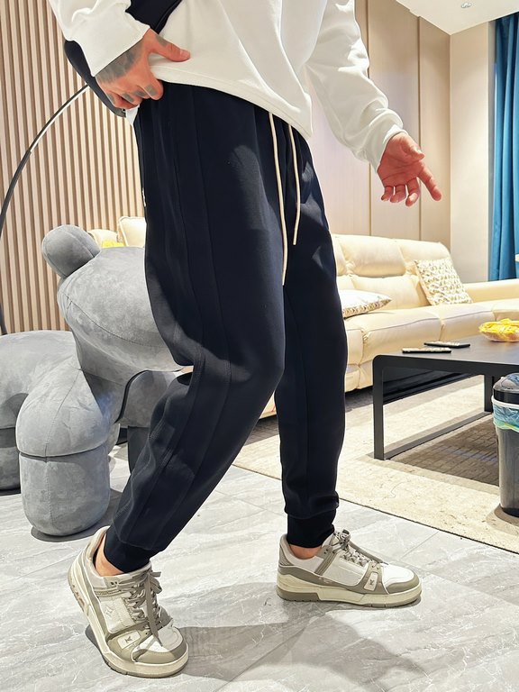 Parisienne new casual pants for fallwinter 2023! Synchronized sale on the official website. The brand's classic LOGO casual pants , customized fabric, excellent comfort, strong hand touch. Highly recognizable, perfect qu