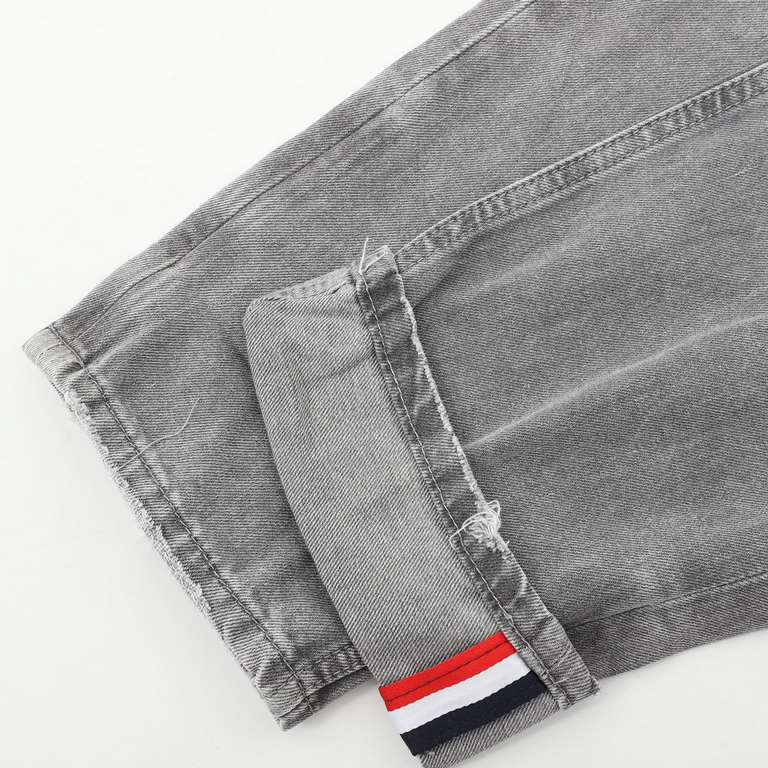 (Support put store)Thom BrowneThom Browne four bar print jeansSo far this year to do the most bullish jeans, heavy wash process, hidden mystery details are very much, this time the main push of the pants either version o