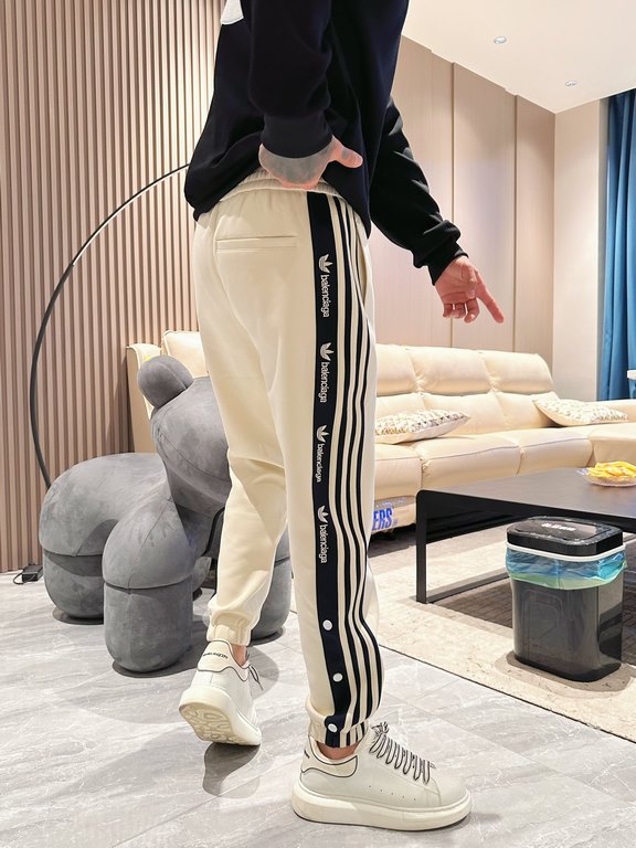 Parisienne new casual pants for fallwinter 2023! Synchronized sale on the official website. The brand's classic LOGO casual pants , customized fabric, excellent comfort, strong hand touch. Highly recognizable, perfect qu