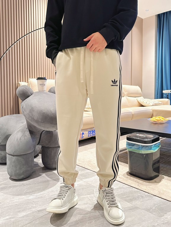 Parisienne new casual pants for fallwinter 2023! Synchronized sale on the official website. The brand's classic LOGO casual pants , customized fabric, excellent comfort, strong hand touch. Highly recognizable, perfect qu