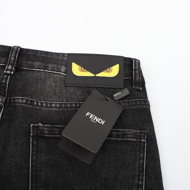 FENDI  Fendi small monster embroidered denim pantsSo far this year to do the most awesome jeans, heavy wash process, hidden mystery details are very much, this time the main push of the pants either version or upper body