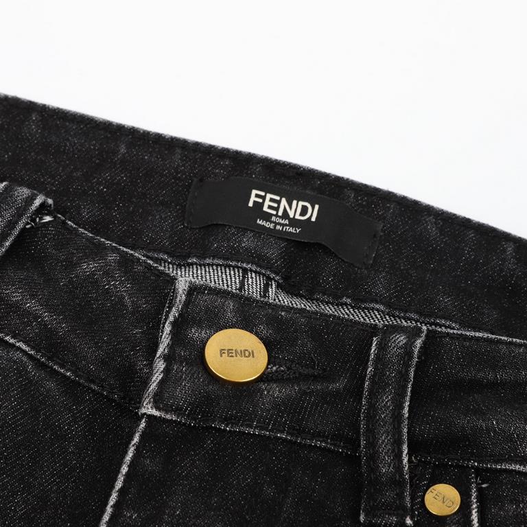 FENDI  Fendi small monster embroidered denim pantsSo far this year to do the most awesome jeans, heavy wash process, hidden mystery details are very much, this time the main push of the pants either version or upper body