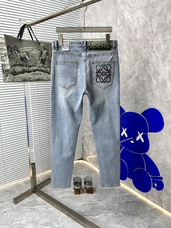 LO Loewe 2023 early fall new casual jeans, high-end customized series. Imported high-density customized cotton tannin fabric comfortable and soft skin-friendly, straight and not easy to wrinkle, original hardware. In-kin