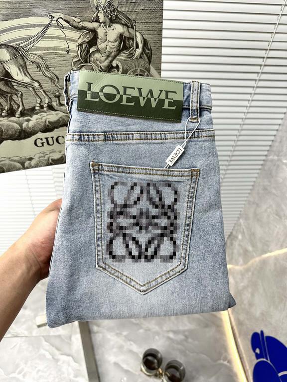 LO Loewe 2023 early fall new casual jeans, high-end customized series. Imported high-density customized cotton tannin fabric comfortable and soft skin-friendly, straight and not easy to wrinkle, original hardware. In-kin