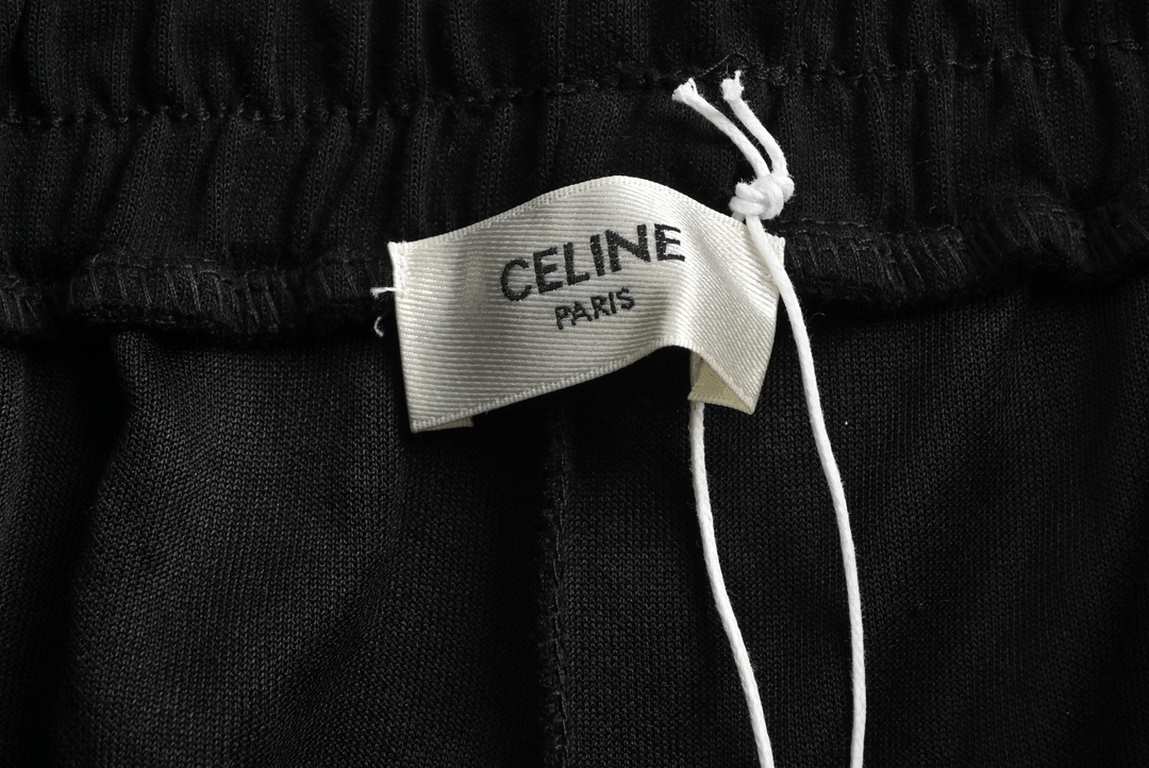 CelineCeline 22Fw Pocket Logo Logo Casual Sweat PantsFried street magic OOTD wear magic The color is very positive, very eye-catching! The guest knitted cotton fabrics are refreshing and breathable against the skin, belo