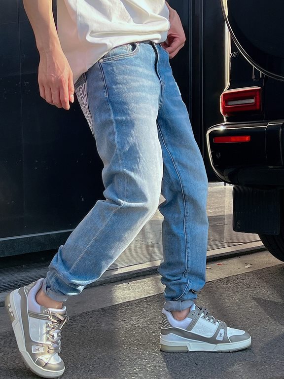 FD 2023 spring and summer new FF logo men's small straight denim jeans! Channel rare out, the market is rare boutique channel source, absolutely can bring you an unexpected wearing experience, sincerely recommended to al