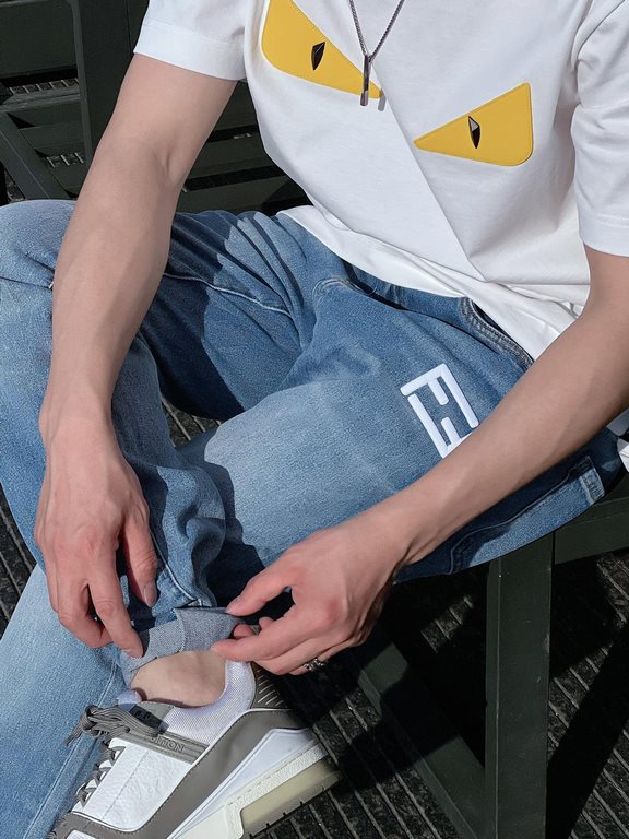 FD 2023 spring and summer new FF logo men's small straight denim jeans! Channel rare out, the market is rare boutique channel source, absolutely can bring you an unexpected wearing experience, sincerely recommended to al