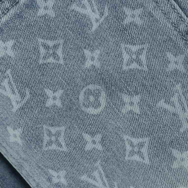 LOUIS VUITTONLouis Vuitton LV back pockets full print LOGO jeansSo far this year to do the most awesome jeans, heavy wash process, hidden mystery details are very much, this time the main push of the pants whether versio