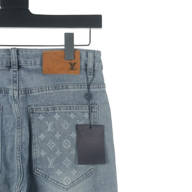 LOUIS VUITTONLouis Vuitton LV back pockets full print LOGO jeansSo far this year to do the most awesome jeans, heavy wash process, hidden mystery details are very much, this time the main push of the pants whether versio