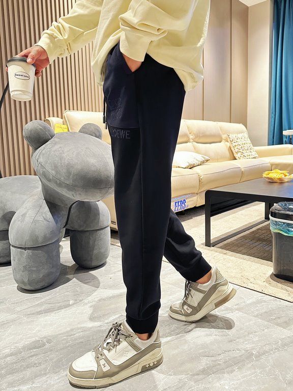 Loewe 2023 fall and winter new casual pants! Synchronized sale on the official website. Brand classic LOGO casual pants , customized fabric, excellent comfort, strong hand touch. Highly recognizable, perfect quality craf