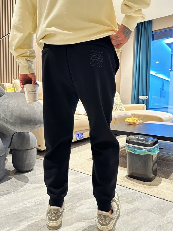 Loewe 2023 fall and winter new casual pants! Synchronized sale on the official website. Brand classic LOGO casual pants , customized fabric, excellent comfort, strong hand touch. Highly recognizable, perfect quality craf