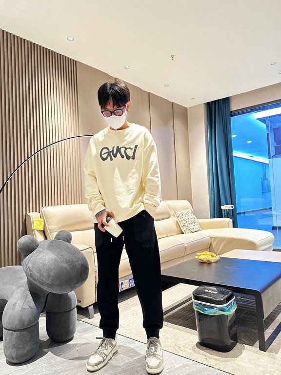 Loewe 2023 fall and winter new casual pants! Synchronized sale on the official website. Brand classic LOGO casual pants , customized fabric, excellent comfort, strong hand touch. Highly recognizable, perfect quality craf