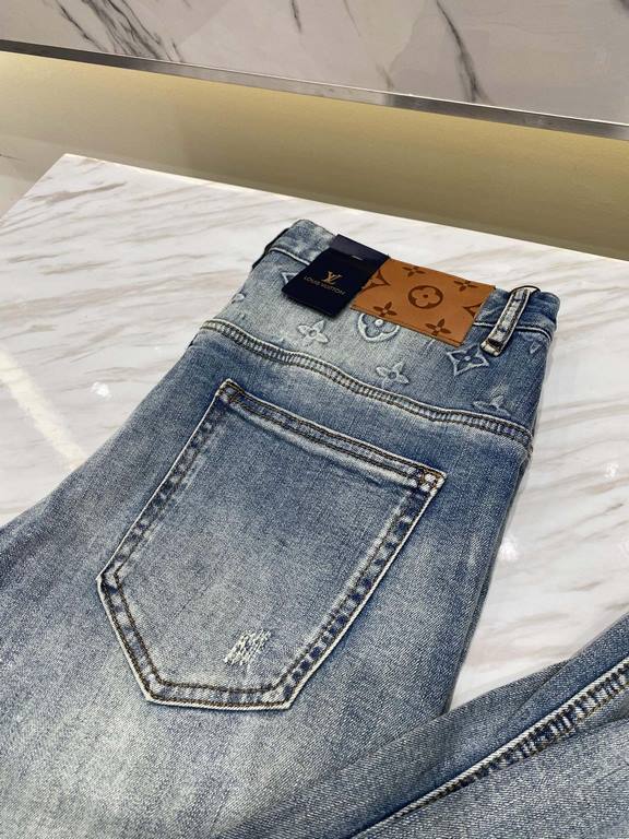 LV2023 early fall new casual jeans, high-end customized series. Imported high-density customized cotton tannin fabric comfortable and soft skin-friendly, straight and not easy to wrinkle, original hardware. In-kind shoot