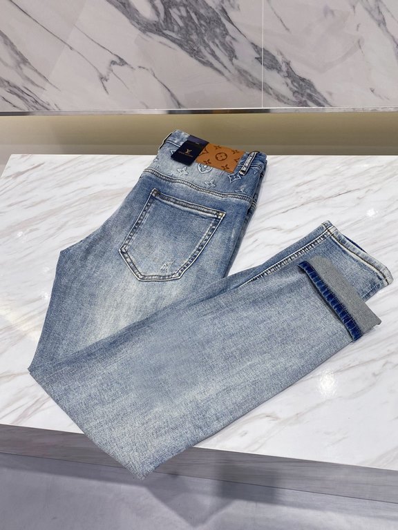 LV2023 early fall new casual jeans, high-end customized series. Imported high-density customized cotton tannin fabric comfortable and soft skin-friendly, straight and not easy to wrinkle, original hardware. In-kind shoot