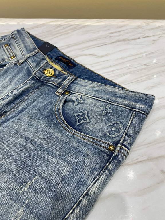 LV2023 early fall new casual jeans, high-end customized series. Imported high-density customized cotton tannin fabric comfortable and soft skin-friendly, straight and not easy to wrinkle, original hardware. In-kind shoot