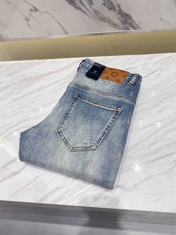 LV2023 early fall new casual jeans, high-end customized series. Imported high-density customized cotton tannin fabric comfortable and soft skin-friendly, straight and not easy to wrinkle, original hardware. In-kind shoot