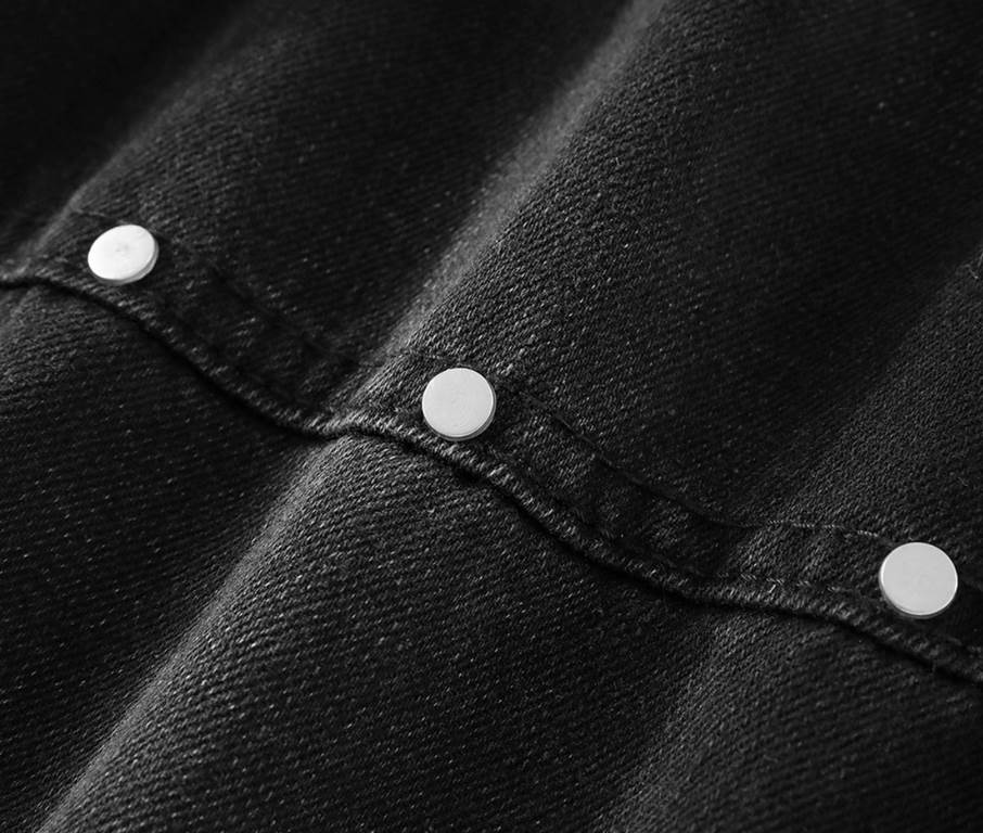 GIVENCHYGivenchy 23ss Classic Washed Vintage Rivet JeansCustomized exclusive accessories hang tags, rivets, buttons, studded buttonsThe use of original denim fabrics, cotton content is super high, high elasticity, super 