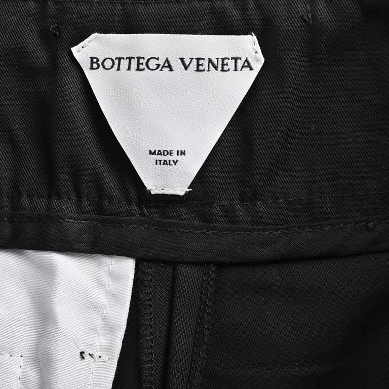 Bottega Veneta 23Fw Back Button TrousersThis section for custom fabrics, fine diagonal fine shuttle yarn weaving embryo cloth, and then by the cold pile   wool   solid color   pre-shrinkage   mercerization and other acti