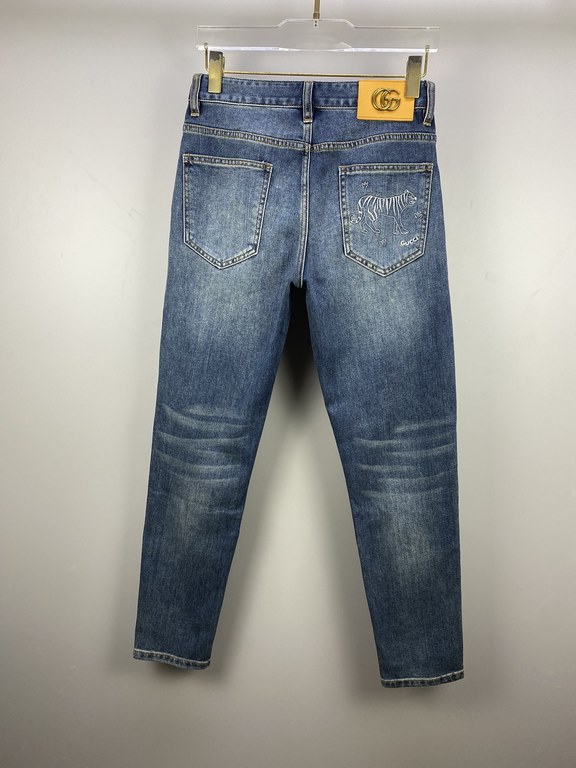 2023 Gucci High-end custom jeans Latest fashion week runway models Original color yeast wash process Selected heavyweight denim fabric (pure cotton) comfortable and skin-friendly Original hardware accessories accessories