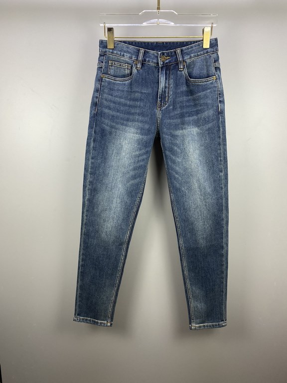 2023 Gucci High-end custom jeans Latest fashion week runway models Original color yeast wash process Selected heavyweight denim fabric (pure cotton) comfortable and skin-friendly Original hardware accessories accessories