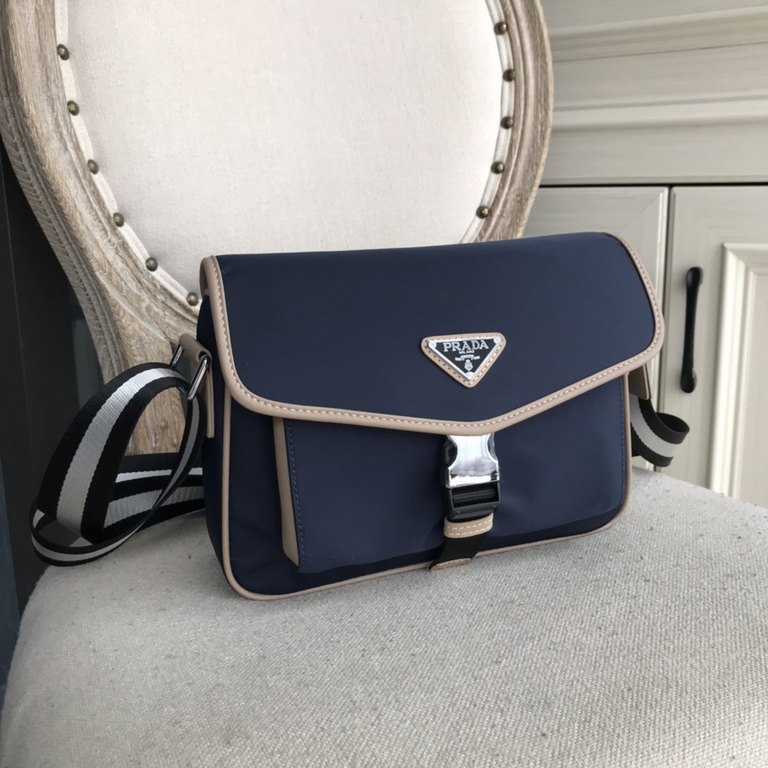 Top counter mouse goods 2022 latest style Prada nylon cloth with leather crossbody bag universal models super hot mass shipment pull, clamoring counter goods   top original single goods   paper talking about bragging rig